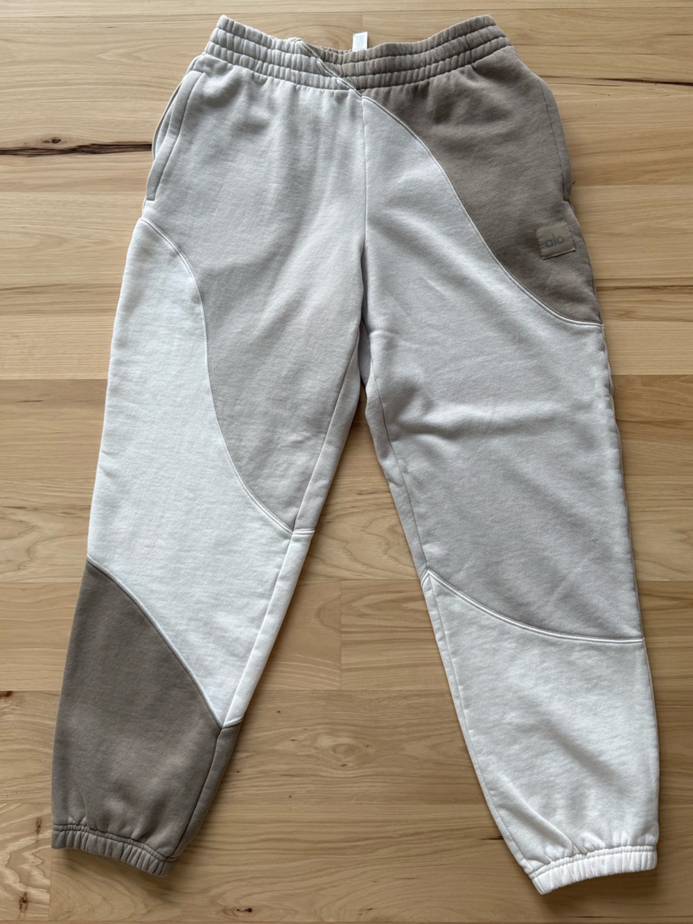 ALO Yoga Accolade Wave Sweatpants in L Men/XL Women